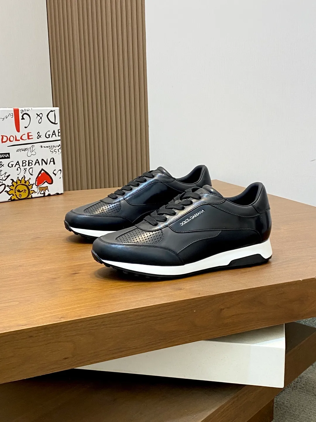 Men's Men's Shoes 💰900••Classic••Dolce&Gabbana••DG✔️High-end men's sports•casual shoes. Original goods from top counters. Original imported cowhide, multi-material splicing design ➕Imported cowhide lining, cowhide feet ➕Original TPR elastic outsole.  Size: 39-44 (38, 45 customized)